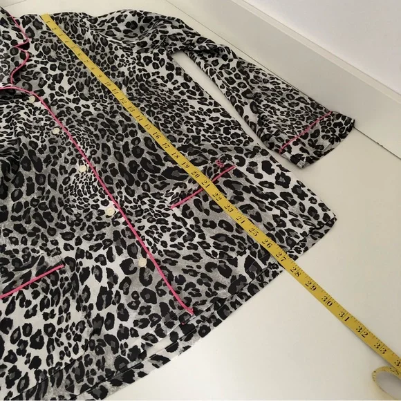 2000s Victoria Secret snow leopard satin pajama set sz M